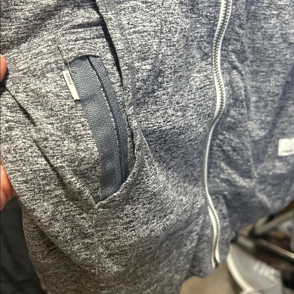 Vuori Halo Performance Hoodie Heather Gray Size Medium - Picture 7 of 10